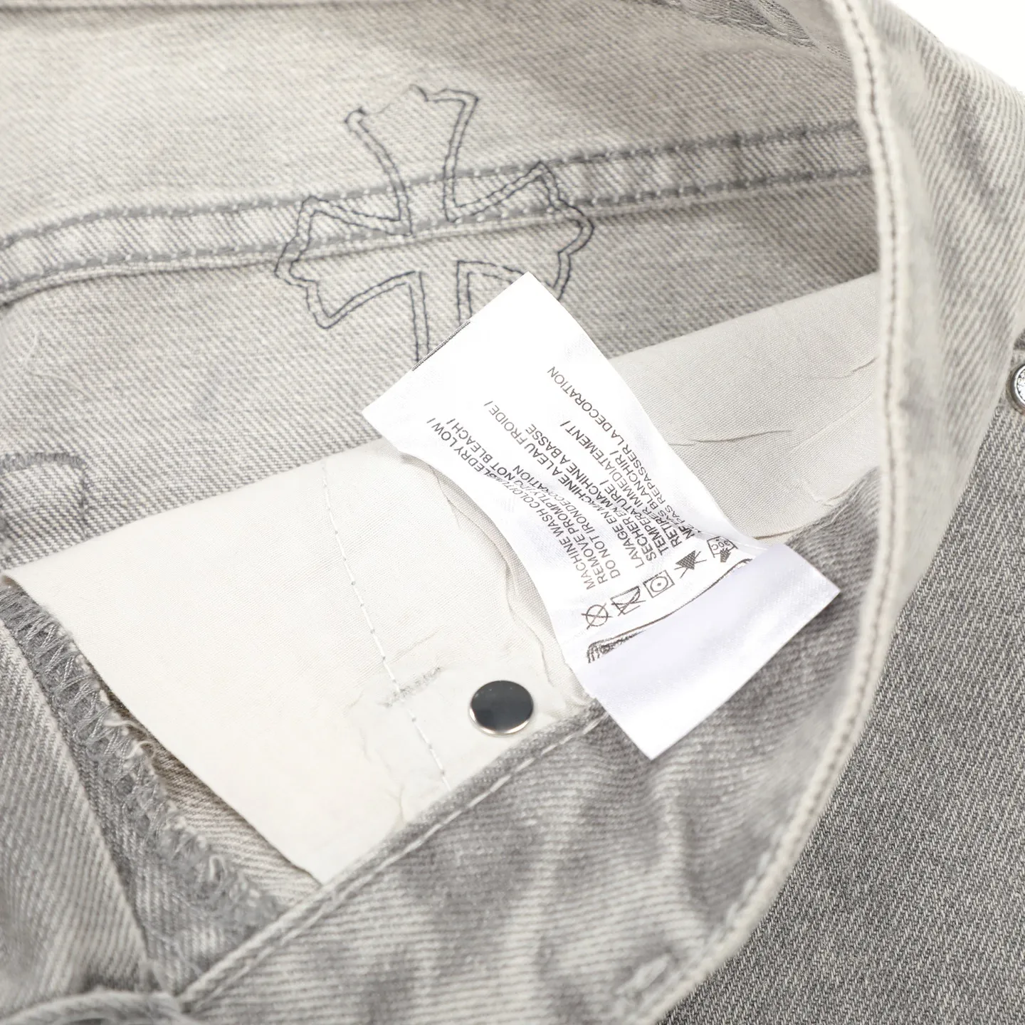P230 Chrome Hearts CH Chrome Hearts Heavy Industry Damaged High Street Jeans exude unruly personality and unique charm. Every wear and tear is carefully designed to present a unique artistic feel. Made of imported denim fabric, which has undergone heavy industrial washing and damage treatment, the trousers show a super cool effect on the upper body, allowing you to dominate the fashion stage.  This is more than just a pair of jeans, it is an expression of attitude. With its unique design concept and ultimate pursuit of details, Croxin breaks traditional boundaries and defines the jeans trend in the new era. The trousers are made of double-layer woven fabric and matched with customized hardware, showing an incomparably beautiful and unique style, making every wearer the focus of fashion. Imported denim fabric, super heavy-duty washed and damaged, the upper body is super cool! Customized hardware. Unbeatable and beautiful style. The production process is difficult. Full of high street feel. Color: Gray Size: S M L XL XXL